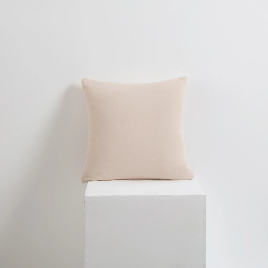 Beżowa muślinowa poszewka 40x40 cm Spod Igły i Nitki – eteryczny komfort i miękkość
