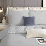 Szara niegniotąca pościel damska 120g/m2 z bawełny satynowej Spod Igły i Nitki – komfortowy sen.