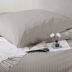 Kaszmirowa adamaszkowa poszewka Spod Igły i Nitki – luksus i komfort snu