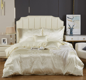 Biała atłasowa pościel 120 g/m2 Model AT005 Spod Igły i Nitki – luksusowy sen