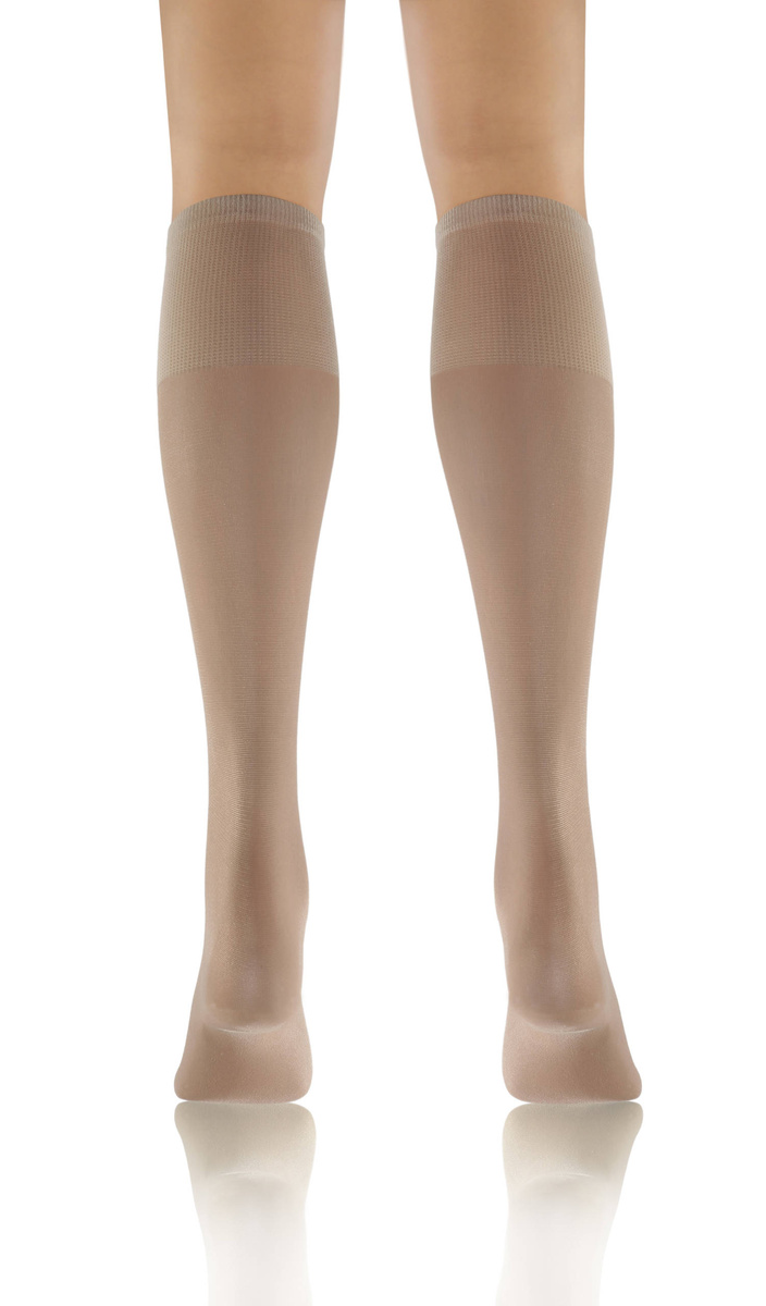 Półmatowe podkolanówki damskie Iris Sesto Senso – efekt bosej stopy