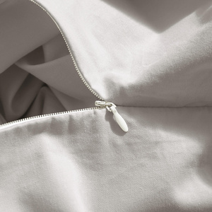 Biała elegancka pościel damska 120g/m² z satyny Spod Igły i Nitki – komfortowy sen