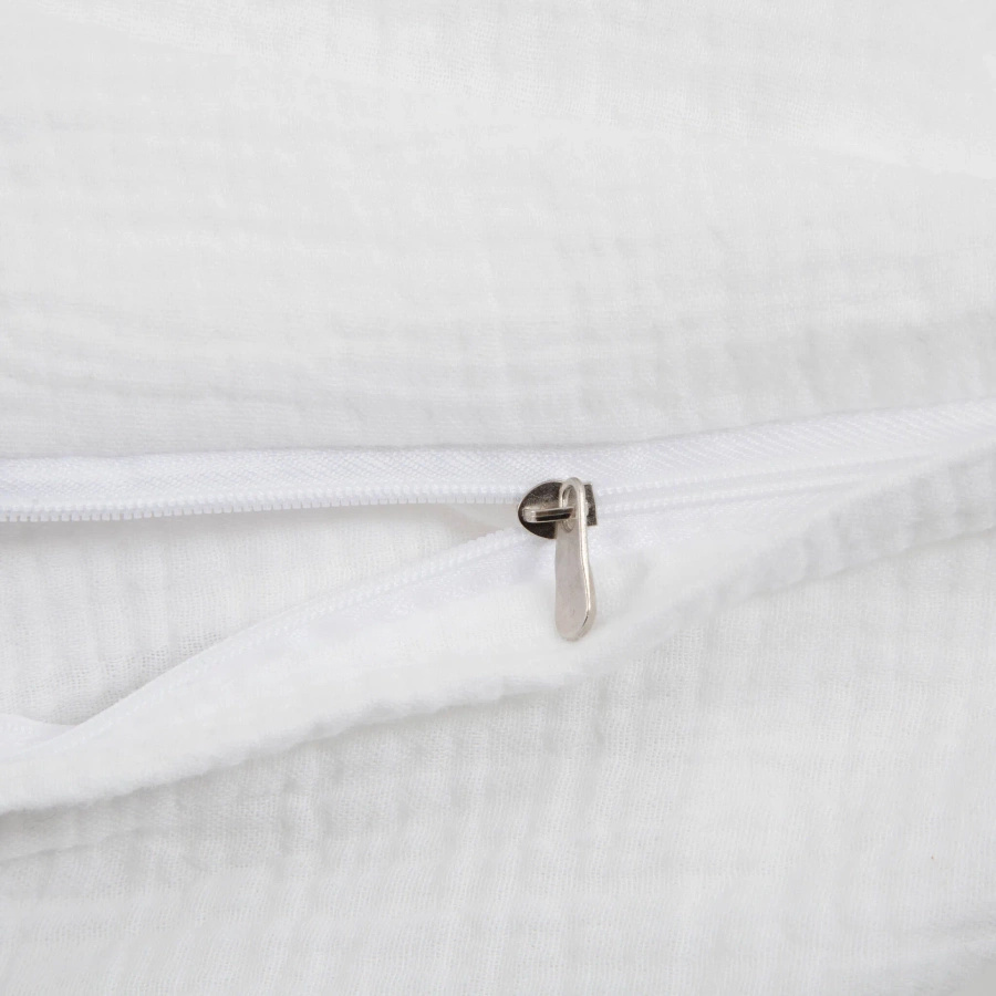Biała muślinowa poszewka 40x40 cm z marszczeniami Spod Igły i Nitki – eteryczny komfort
