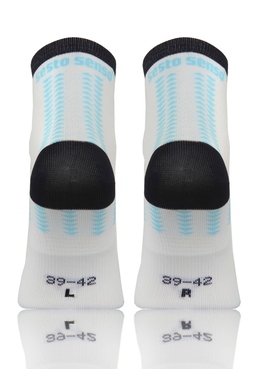 Białe oddychające skarpety sportowe unisex SKB01 Sesto Senso – komfort i funkcjonalność