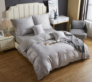 Biało-kremowa atłasowa pościel 120 g/m2 model AT014 Spod Igły i Nitki – komfortowy sen