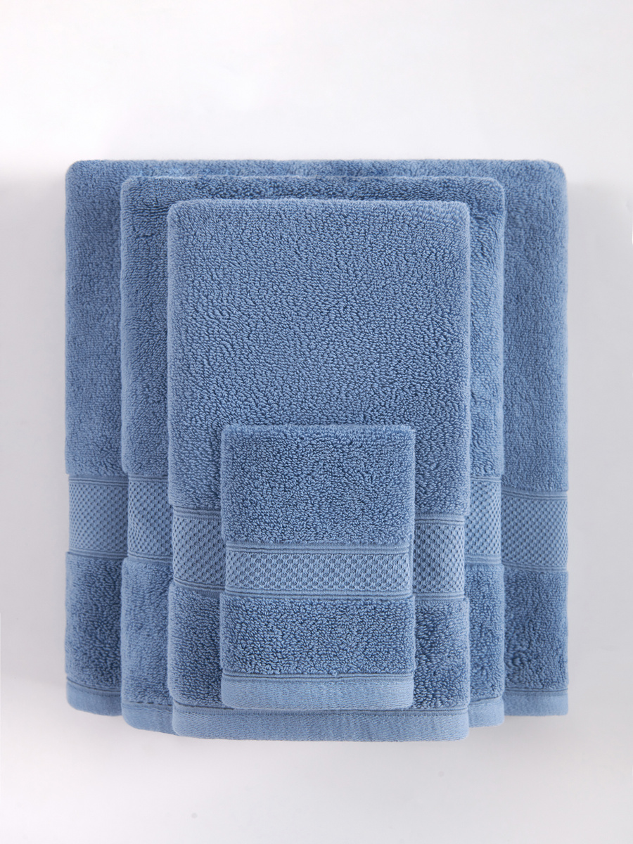 Niebieski ręcznik kąpielowy premium 650g Leo Spod Igły i Nitki – luksus i relaks codziennie