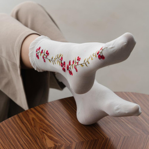 Skarpetki z falbanką