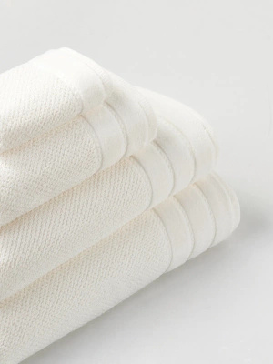 Ręcznik Loren Biały Z Ozdobną Bordiurą