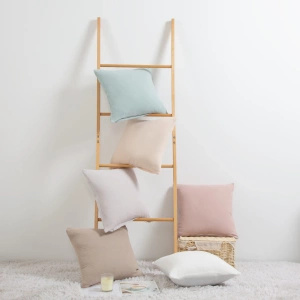 Beżowa muślinowa poszewka 40x40 cm Spod Igły i Nitki – eteryczny komfort i miękkość