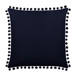 Granatowa dwustronna poszewka 45x45 cm z pomponami FLUFFY Spod Igły i Nitki – nowoczesny styl